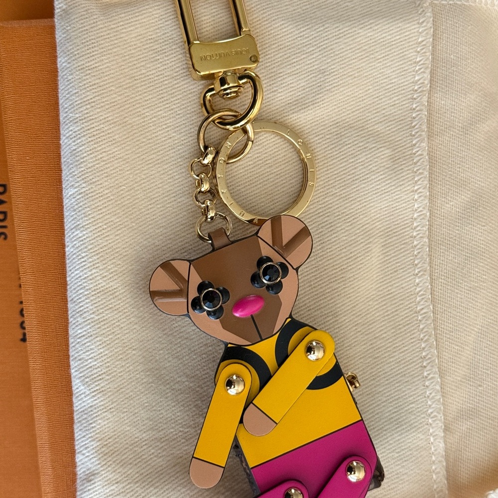 Colorful Bear Keychain - Picture 2 of 4